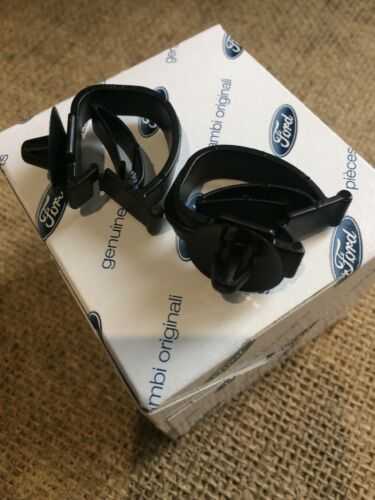 GENUINE NEW FORD SIERRA COSWORTH,RS,XR,4x4 RS500 etc..WIRING LOOM CLIP x 2